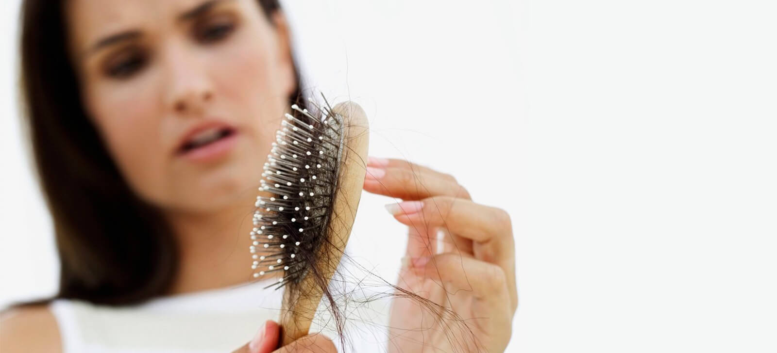 Saiba como acabar com a queda excessiva de cabelo naturalmente